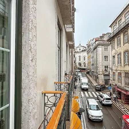 Historic With Ac Next To Praca Do Comercio